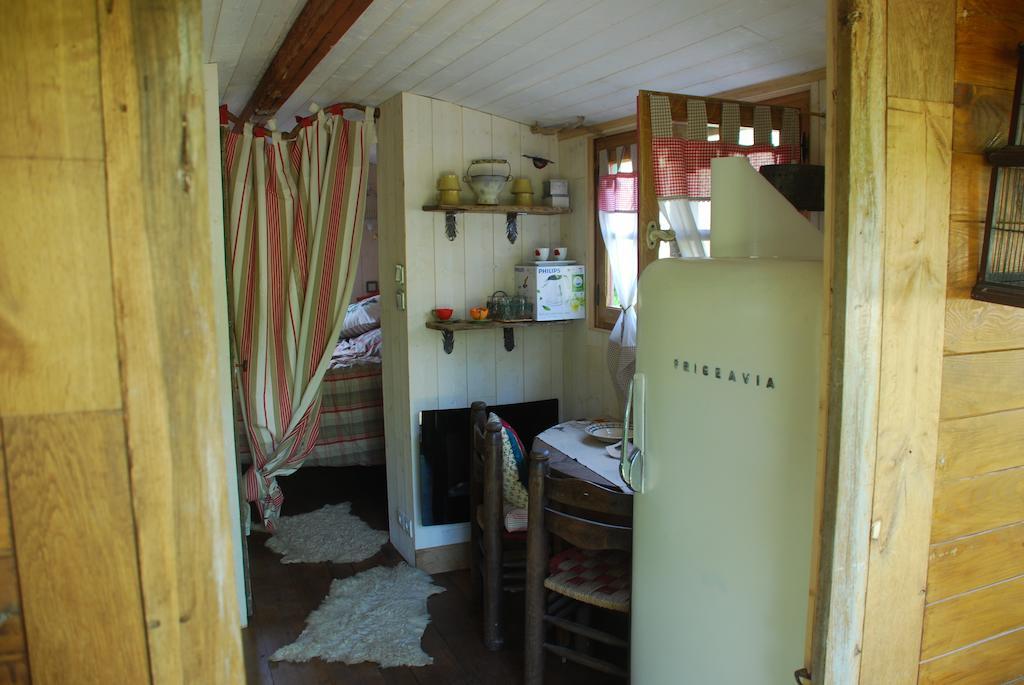 Maison D'Hotes Ainsi Soie T-Il Combovin Habitación foto