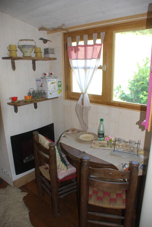 Maison D'Hotes Ainsi Soie T-Il Combovin Habitación foto